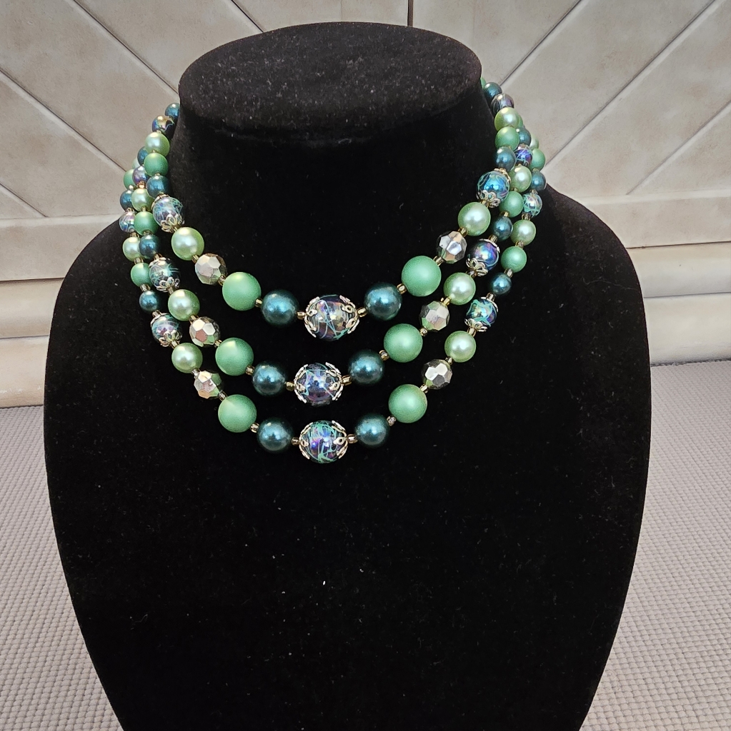 Elegant Japan Multi-Strand Green Beaded Necklace 45$